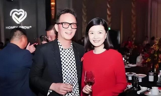 东方卫视一姐陈蓉：因“寿宴门”身败名裂，今低调嫁海归结婚生子