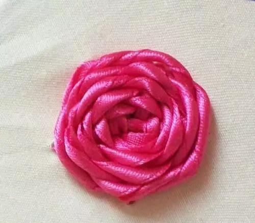 美不胜收的丝带绣,会不会针法都可学会,快收藏!附7款花叶针法