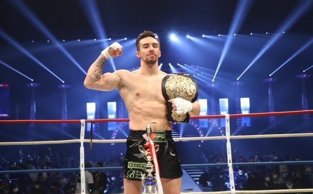 娶了AV女优的K-1冠军,又因藏毒被捕!