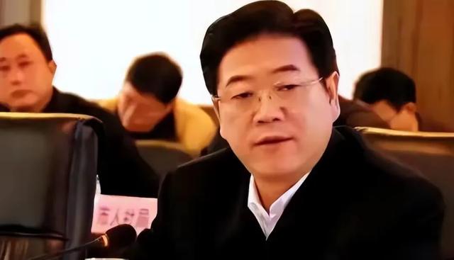 李亿龙“衣冠禽兽”行径曝光，家族式腐败成最强黑金帝国