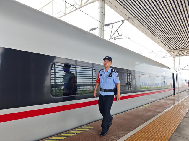 乘警老杜：二十年间220万余公里的平安守护