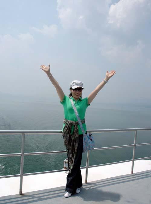 《新闻联播》前主播李瑞英：与丈夫青梅竹马，退休后生活怎样？