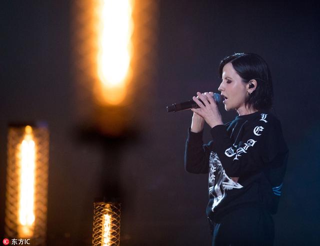 小红莓乐队主唱桃乐丝离世，永远不会变老的你成了我们青春的回忆