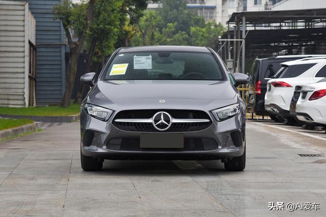 小排量增压油耗5.6L，进口奔驰家用车，低价入门，带你看奔驰A级