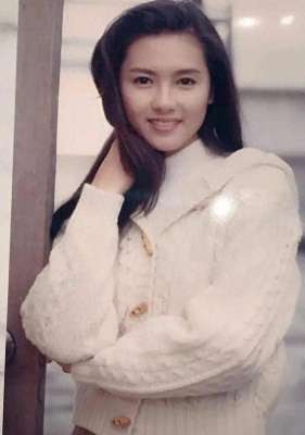 香港三级经典(太美了香港大尺度“三级片”《蜜桃成熟时》画面唯美，你看过吗)