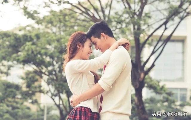 情侣照牵手的正确姿势，唯美又不失浪漫