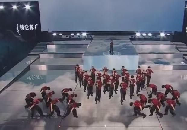 2025跨年晚会大比拼，东方卫视脱颖而出，果然真诚才是必杀技！