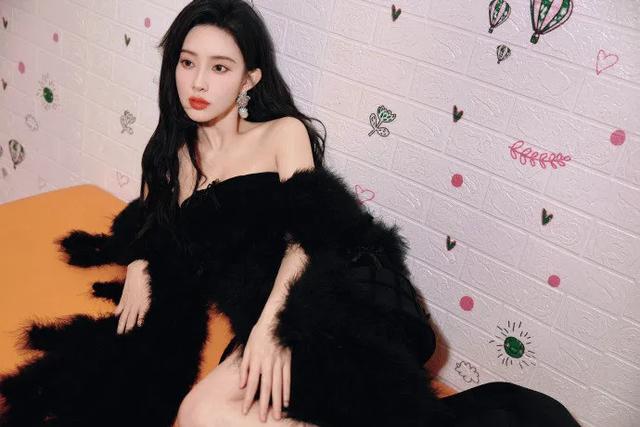 孟子义：《你好星期六》舞台上的暗夜精灵