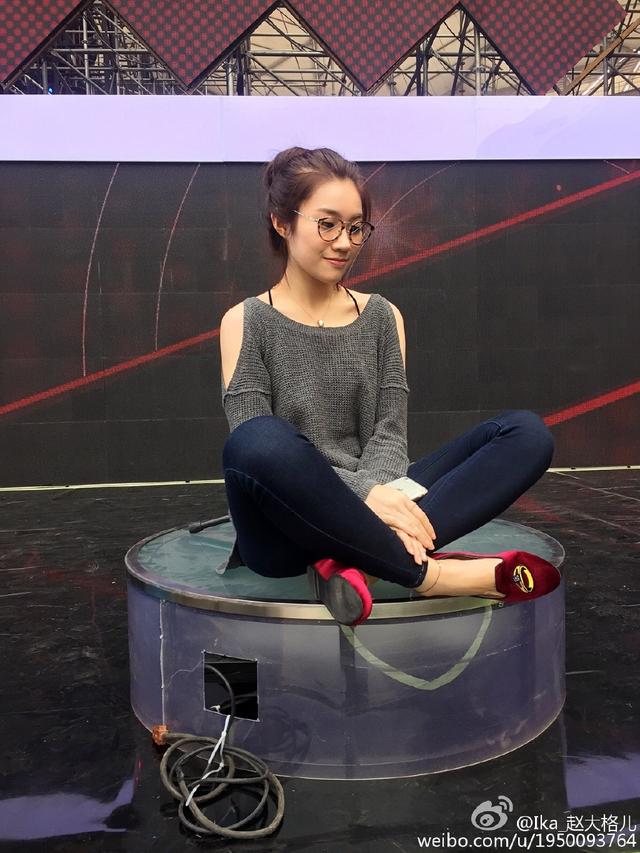 赵大格,一个嘴巴超级大又有欧美嗓音的她,穿衣搭配起来真是漂亮