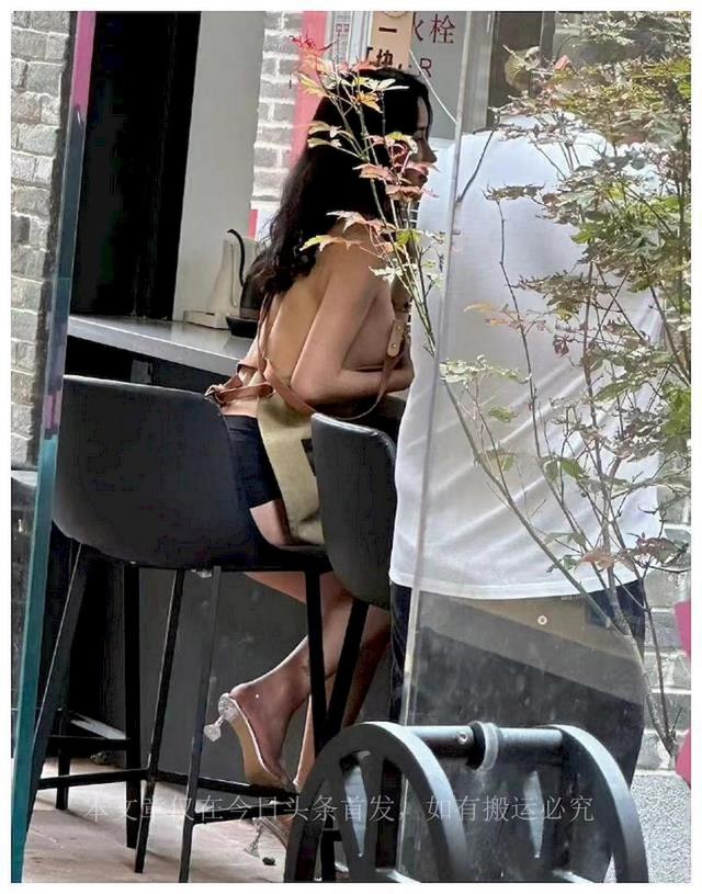 模特走秀？真空全裸上阵！广州一咖啡店员工只穿安全裤上班？