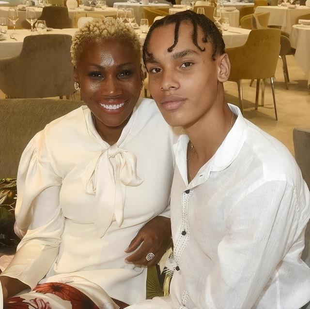 摩纳哥亲王重口味:爱上大嘴空姐,承认私生子,夏琳王妃被她打败