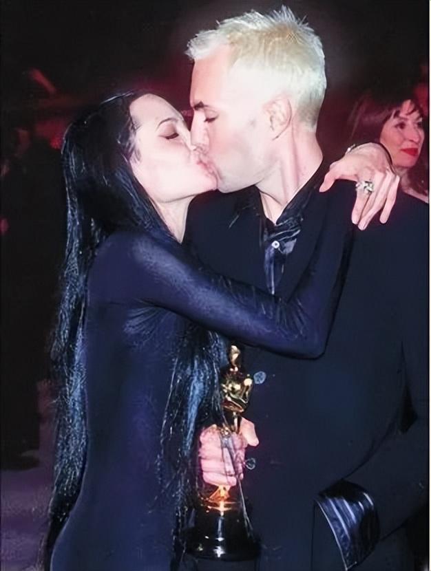 皮特儿女站队朱莉:皮特这姓我不要了!跟老爹不和,成祖传的了?