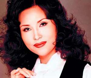 一唱成名(她24岁一唱成名，48岁丈夫入狱不抛弃，患癌后丈夫用全部身家医治)