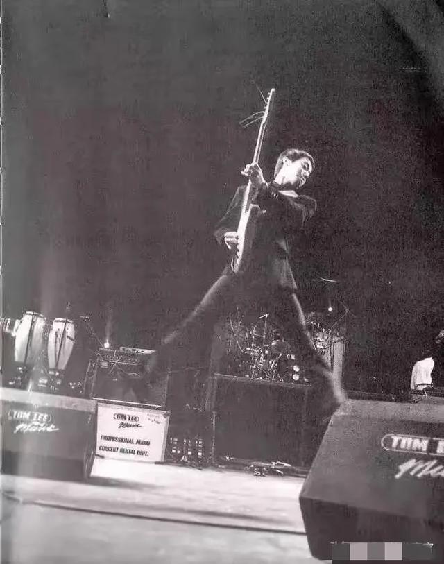 窦唯新专辑遇冷：是音乐的曲高和寡，还是时代的选择？