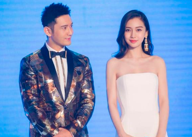 baby与儿子现身三亚，母子当街甩手闹别扭，小海绵撒娇抱腿超呆萌