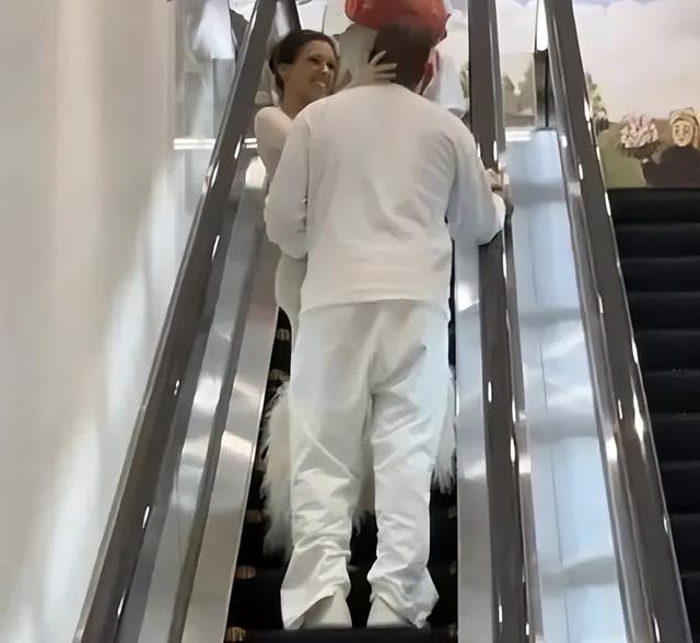 侃爷夫妇开始闹离婚？格莱美一脱后，比安卡终于受不了了？