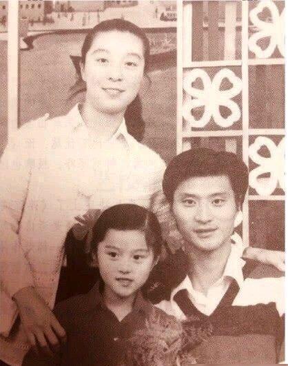 范冰冰儿时旧照曝光，范爷天生美人胚子，范丞丞祖传小眼睛