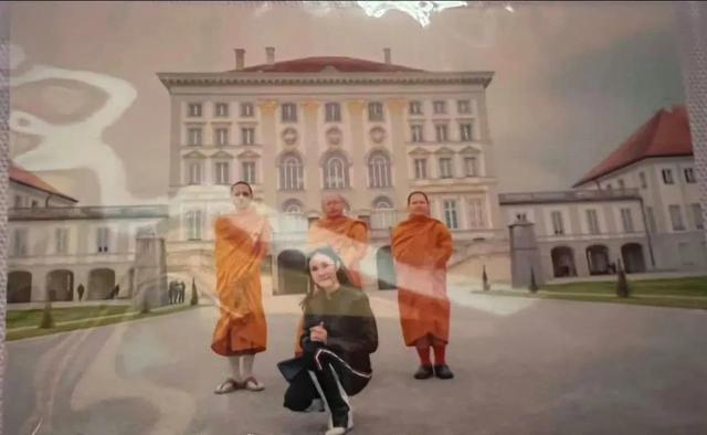 诗妮娜贵妃偷摸生子，有儿有女儿子七岁，生日放一家4口漫画示威