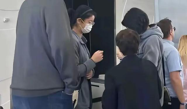 看14岁姚沁蕾1米93超叶莉，才发现她和2米28张子宇将接棒女篮内线