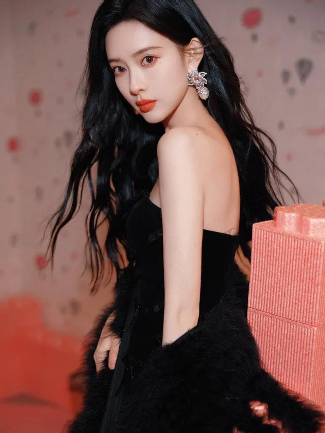 孟子义：《你好星期六》舞台上的暗夜精灵