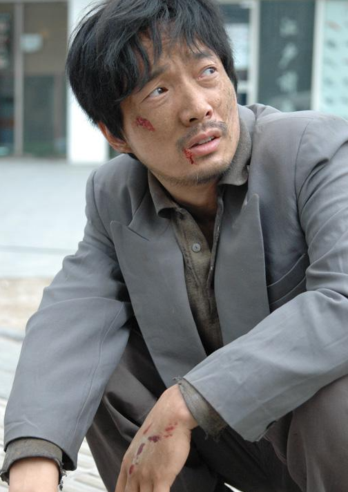 他是曾黎前男友,被韩国美女倒追,从机修工到影帝的他有何魅力?