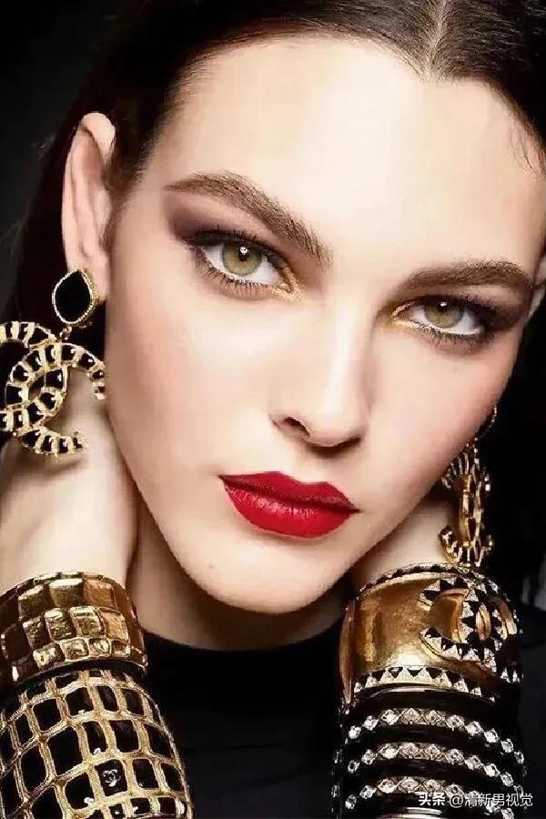 Vittoria Ceretti：从西西里到全球舞台的时尚传奇