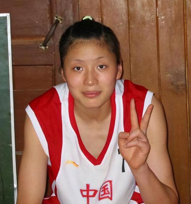 相比与劳伦，姚明选择叶莉才是明智的，但女儿的美国国籍惹争议