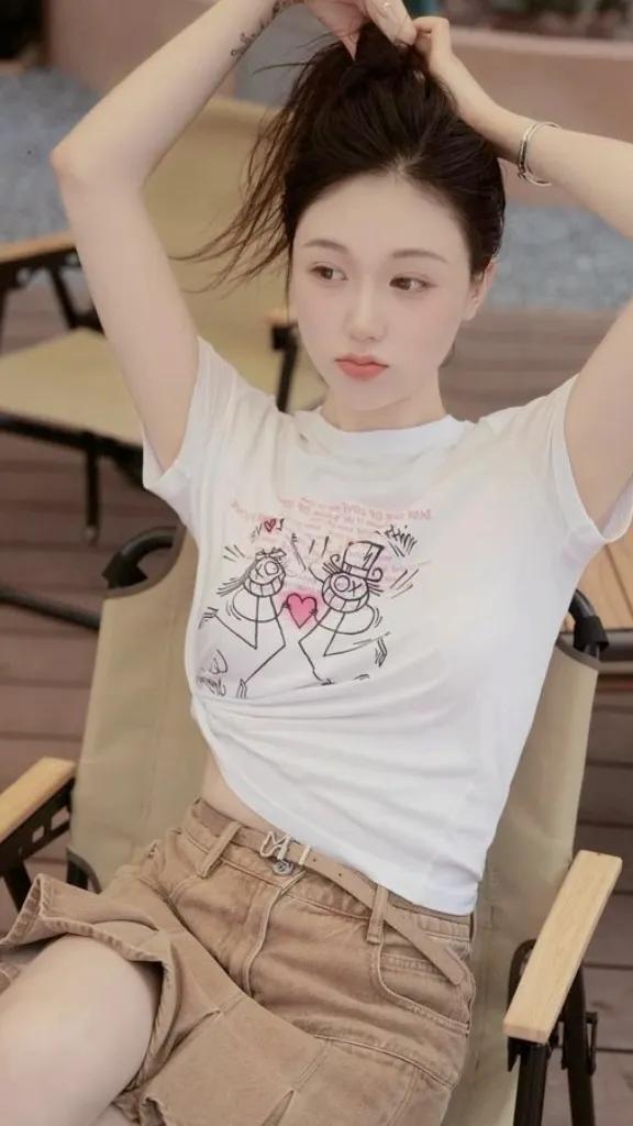 30 岁丰腴少妇，气质与美貌并存的尤物！