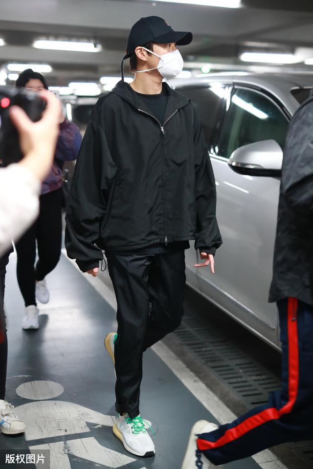 不避嫌?杨幂直奔魏大勋酒店,一路小跑十分欢喜