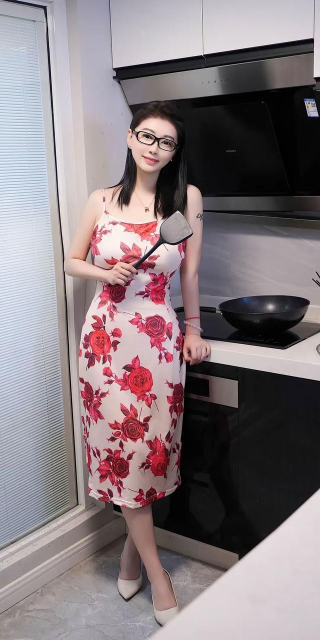 模特美女雅茹，粉红长裙的优雅风情写真