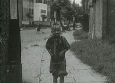 王龙基：国产电影首个童星，第一代三毛的扮演者，如今怎么样了？