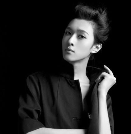 柳岩上节目又遭窥胸？