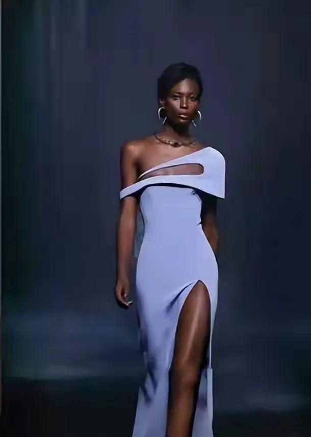 娜扎丁字裤外露，还怒怼网友管得宽，是“荡妇”，还是另有缘由？