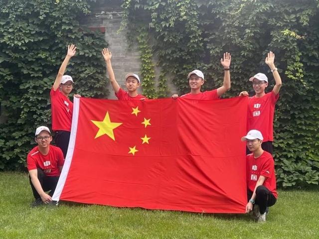 重庆崽儿瞿霄宇好样的!IMO中国队选手满分夺冠