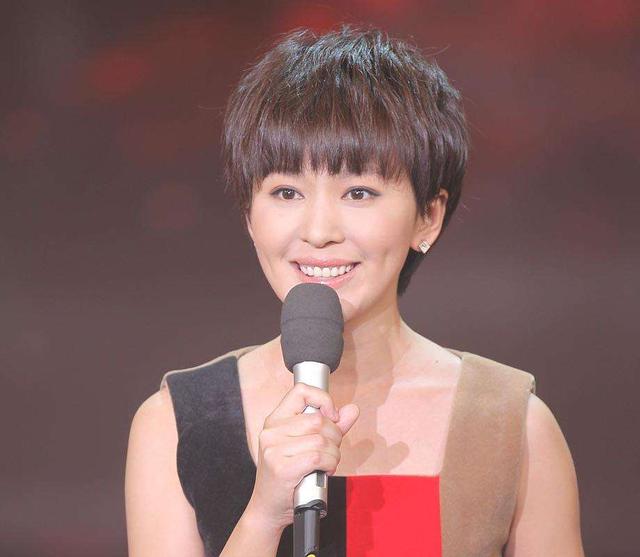 欧阳夏丹：18岁父亲去世，20岁母亲患癌，43岁未婚，无儿无女