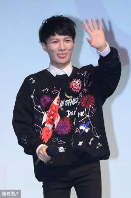 周深达拉崩吧(周深凭借一首《达拉崩吧》封神，高晓松赞不绝口)