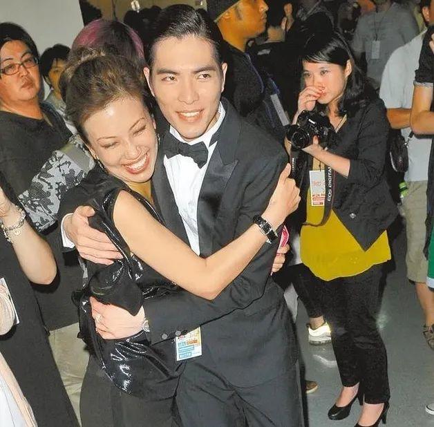 萧敬腾终于承认恋情了！能让萧敬腾大方公开的居然是她？