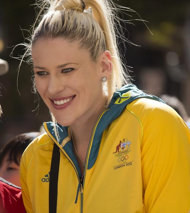 相比与劳伦，姚明选择叶莉才是明智的，但女儿的美国国籍惹争议