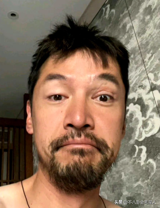 频频“发疯”的胡歌，依旧没走出17年前的那场车祸