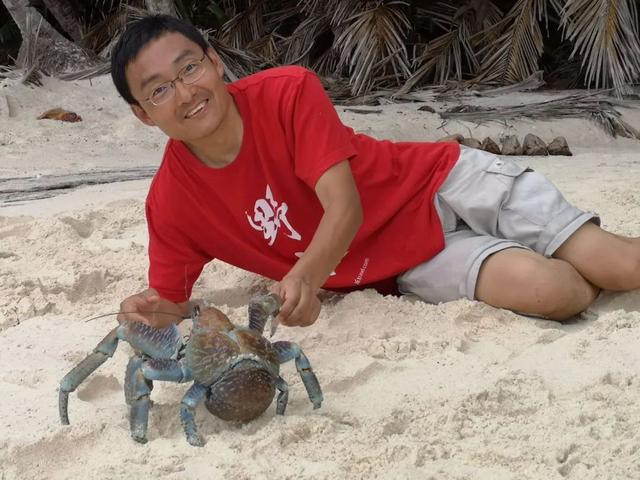 荒野间谍第二季-大迁徙队伍里的间谍红蟹