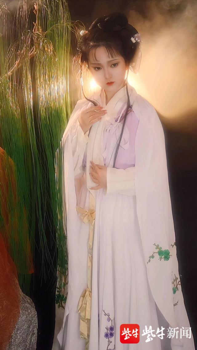 “不务正业”的95后医学生做美妆博主，一人演活一部《红楼梦》