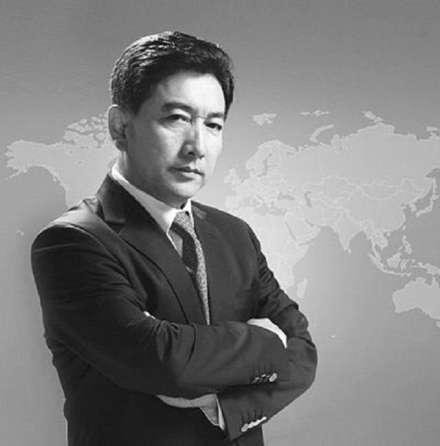 抛弃妻子另娶小13岁新欢，照顾残障哥哥16年，水均益人品究竟如何