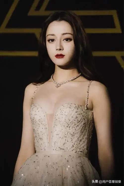 迪丽热巴内衣代言：颠覆传统，展现真我魅力的新篇章