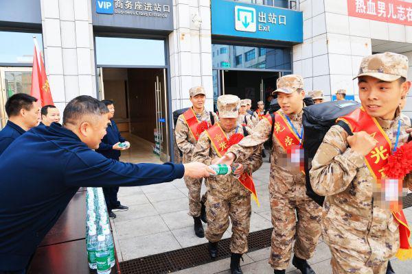 好男儿，去当兵！