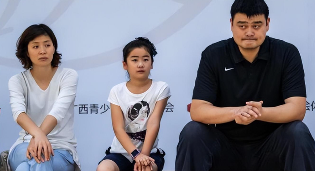 相比与劳伦，姚明选择叶莉才是明智的，但女儿的美国国籍惹争议