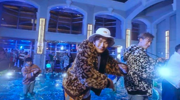 港星拍MV多位歌手确诊!不顾疫情酒店开派对狂欢,探班家属也感染