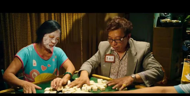 周星驰“御用闲人”近况曝光!满头白发面色暗淡,网友直呼认不出