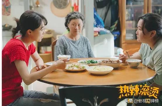 冯巩过67岁生日，多位学生们为他庆祝，贾玲也到现场，身材纤瘦