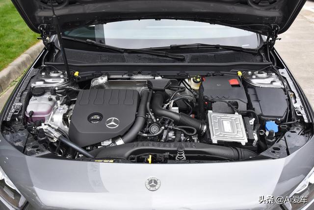 小排量增压油耗5.6L，进口奔驰家用车，低价入门，带你看奔驰A级