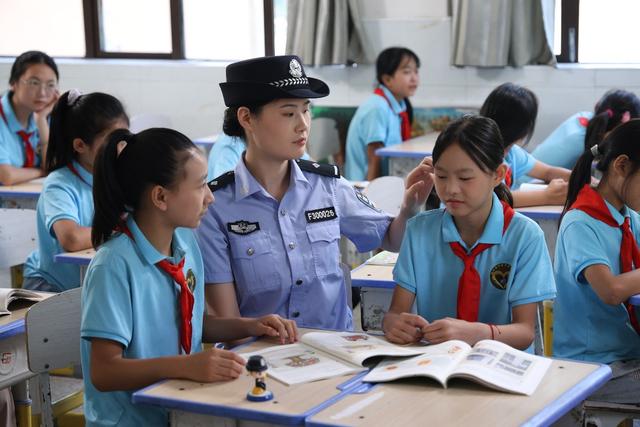 重庆城口公安：“木兰”请缨 合力铸“剑”护“花”开